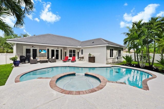 6982 Coronado Way, Pembroke Pines, FL 33331