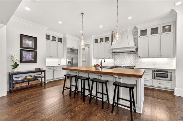 2976 Sequoyah NW Drive, Atlanta, GA 30327