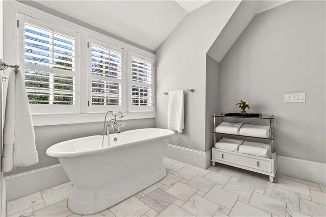 2976 Sequoyah NW Drive, Atlanta, GA 30327