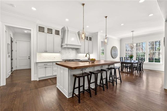 2976 Sequoyah NW Drive, Atlanta, GA 30327