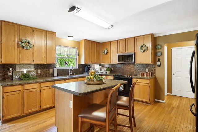 225 W Stoneridge Drive, Milford, OH 45150