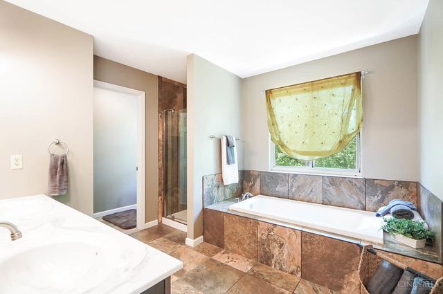 225 W Stoneridge Drive, Milford, OH 45150