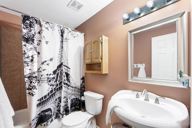 225 W Stoneridge Drive, Milford, OH 45150