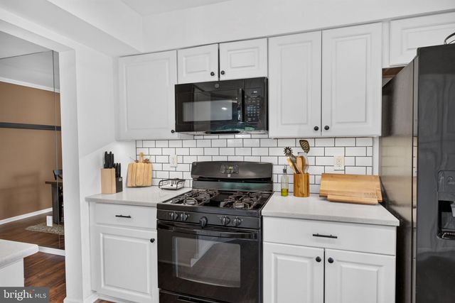 604 OSWEGO CT, Mount Laurel, NJ 08054