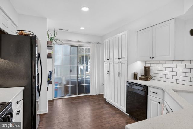 604 OSWEGO CT, Mount Laurel, NJ 08054