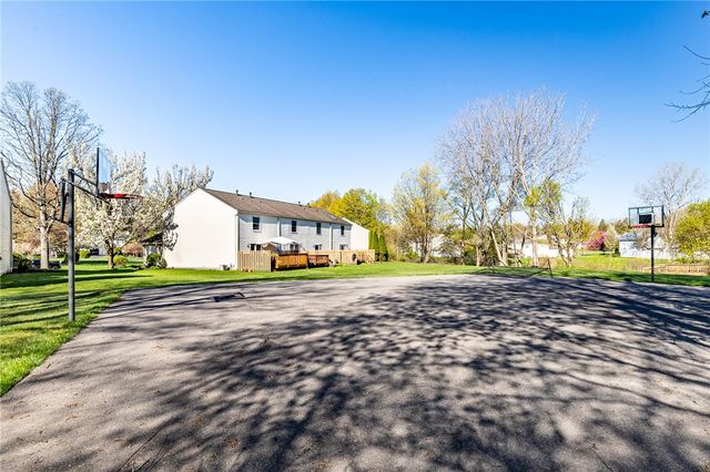 143 Courtshire Lane, Penfield, NY 14526