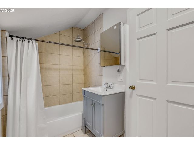 5224 N MARYLAND Ave, Portland, OR 97217