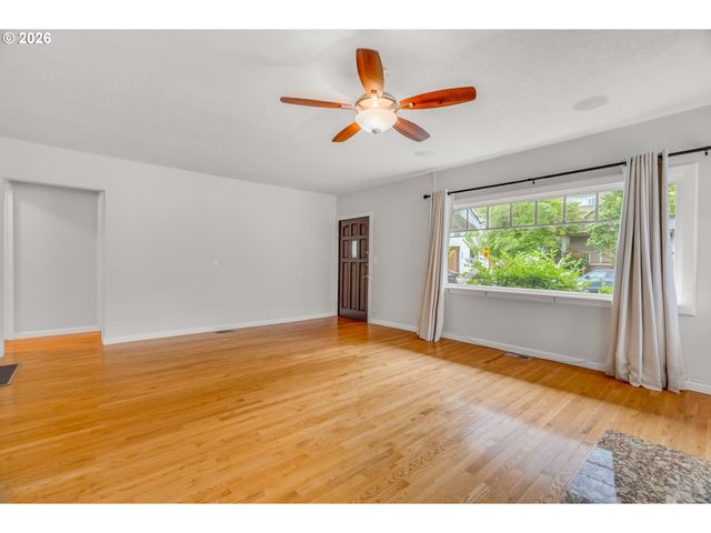 5224 N MARYLAND Ave, Portland, OR 97217