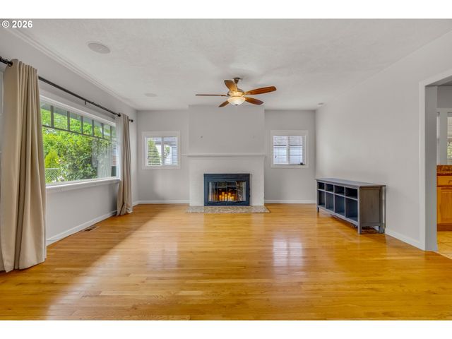 5224 N MARYLAND Ave, Portland, OR 97217