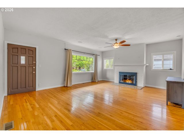 5224 N MARYLAND Ave, Portland, OR 97217