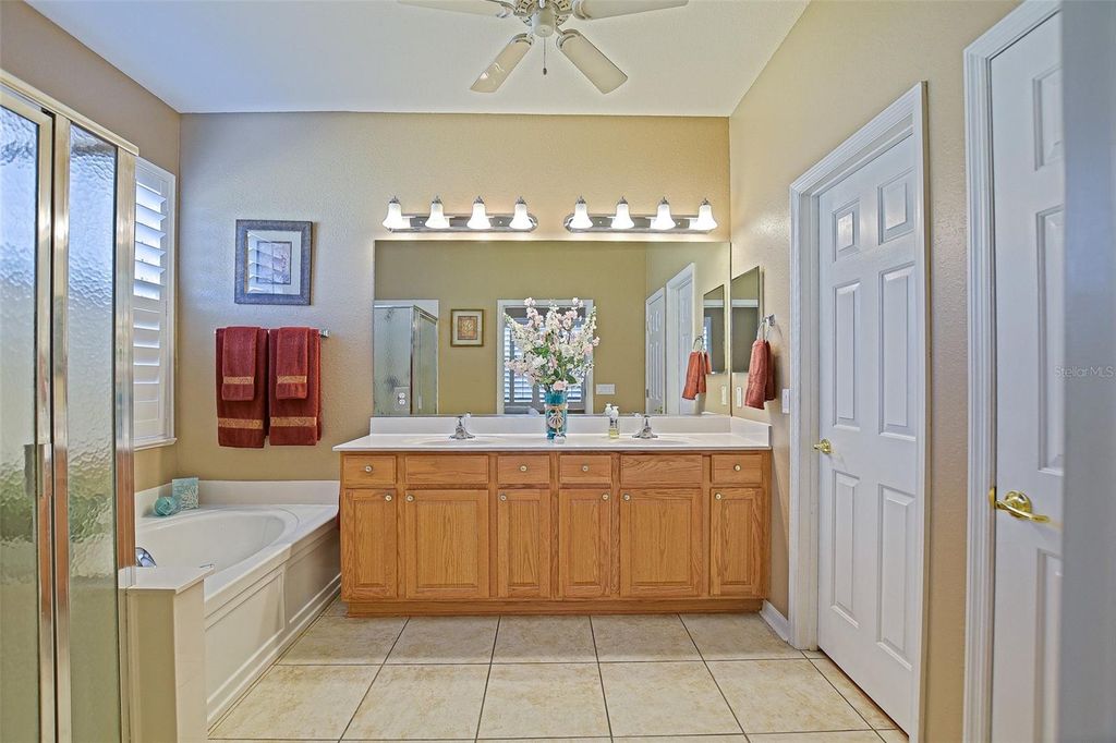 Image 33 of property listing at 11703 SE 91ST CIRCLE, Summerfield, FL 34491
