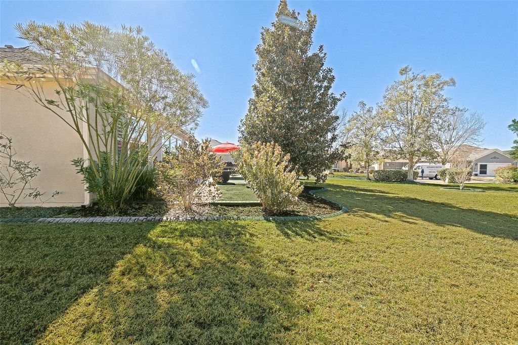 Image 47 of property listing at 11703 SE 91ST CIRCLE, Summerfield, FL 34491