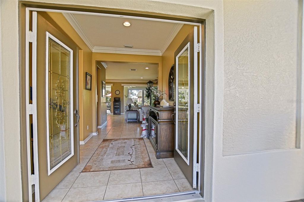 Image 6 of property listing at 11703 SE 91ST CIRCLE, Summerfield, FL 34491