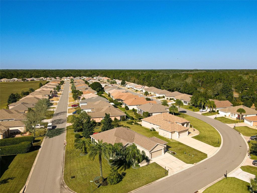 Image 56 of property listing at 11703 SE 91ST CIRCLE, Summerfield, FL 34491