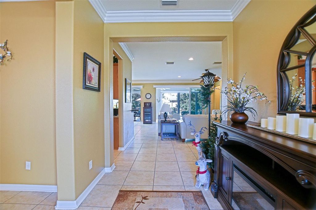 Image 8 of property listing at 11703 SE 91ST CIRCLE, Summerfield, FL 34491