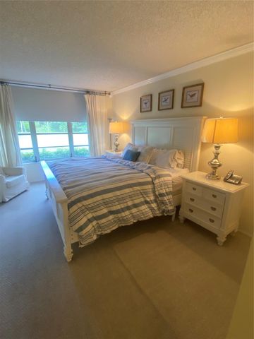 4007 N Cypress Dr 102, Pompano Beach, FL 33069