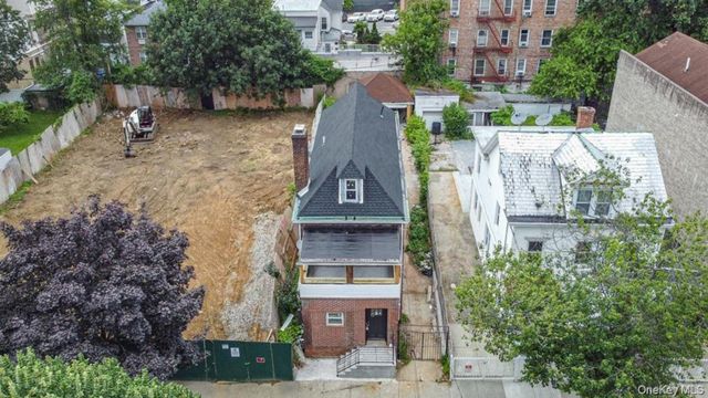 679 E 221st Street, Bronx, NY 10467