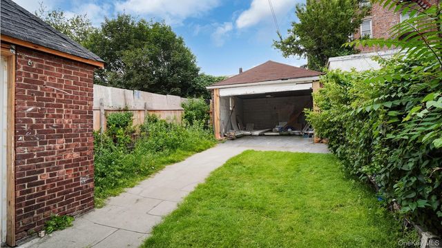 679 E 221st Street, Bronx, NY 10467