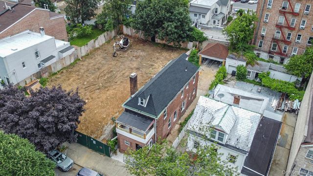 679 E 221st Street, Bronx, NY 10467