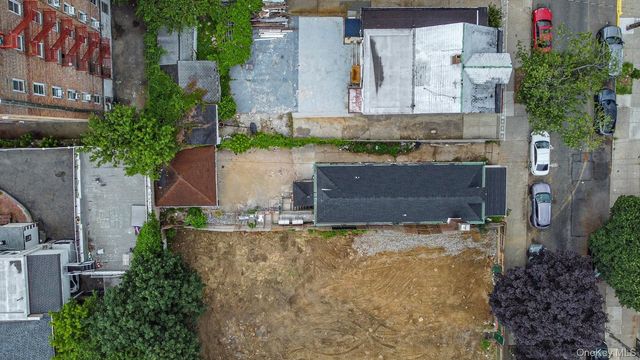 679 E 221st Street, Bronx, NY 10467