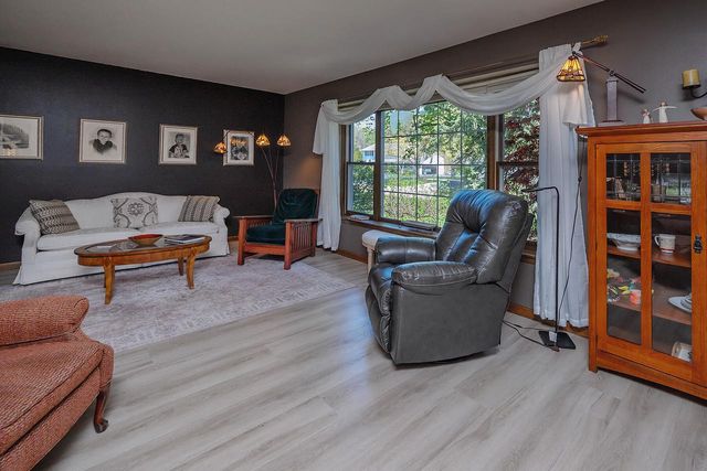 6411 N Bittersweet LANE, Glendale, WI 53217