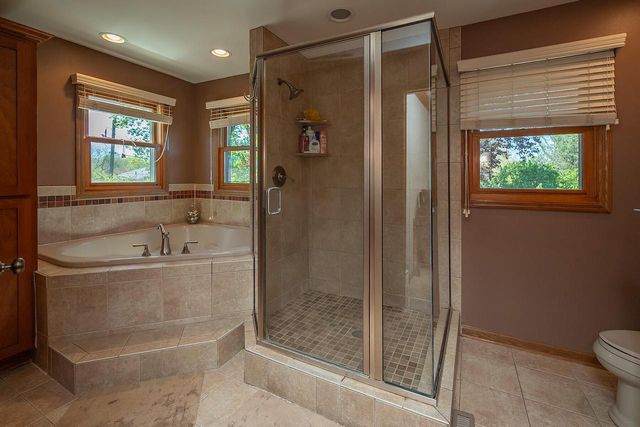 6411 N Bittersweet LANE, Glendale, WI 53217