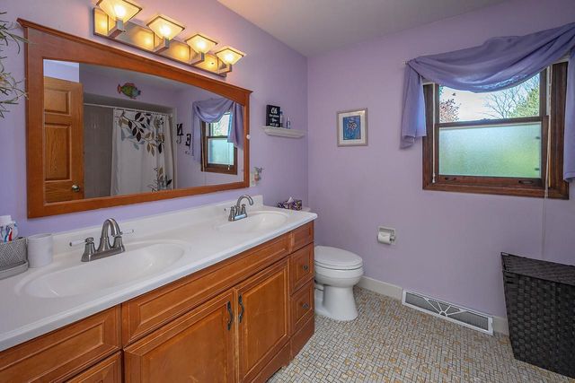 6411 N Bittersweet LANE, Glendale, WI 53217