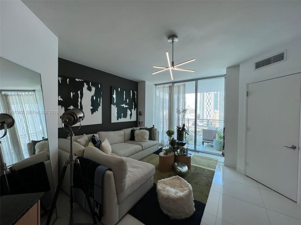 350 S Miami Ave 1809, Miami, FL 33130