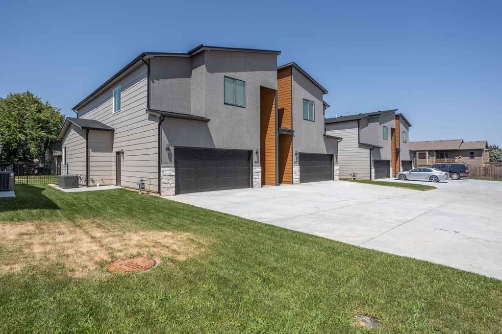 3574 N Tyler Ct, Wichita, KS 67205