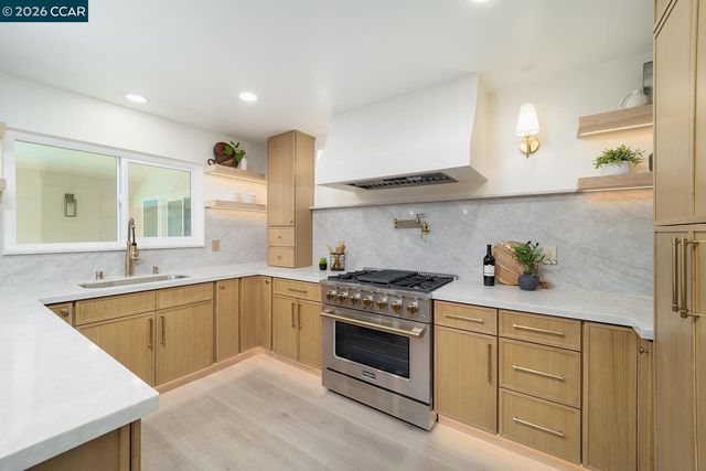 3958 Los Arabis Dr, Lafayette, CA 94549