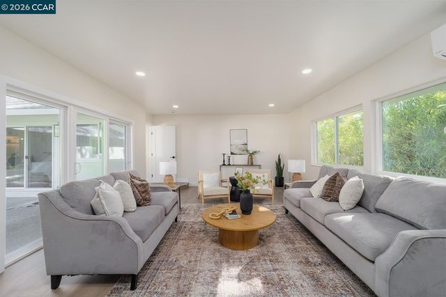 3958 Los Arabis Dr, Lafayette, CA 94549