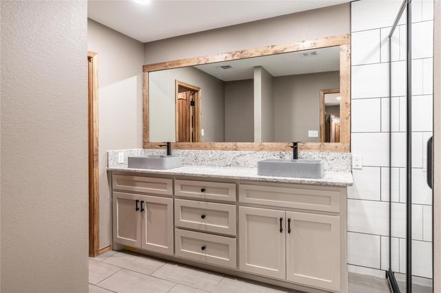 3910 Miranda Drive, Paris, TX 75462