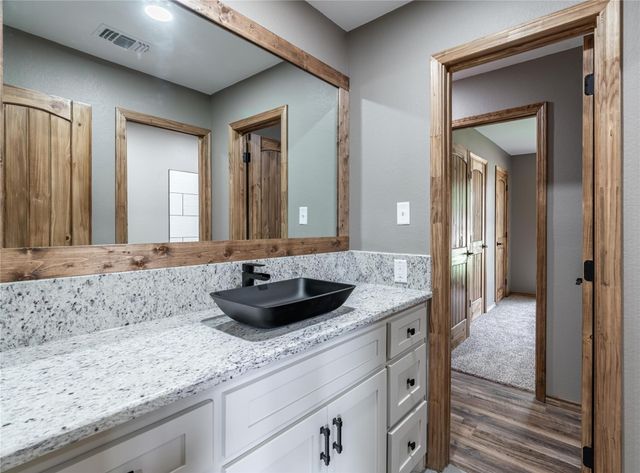 3910 Miranda Drive, Paris, TX 75462