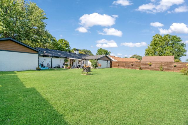 3910 Miranda Drive, Paris, TX 75462