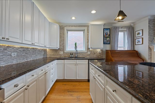 714 W Melrose Street 4E, Chicago, IL 60657