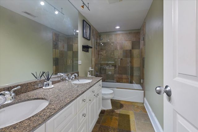 714 W Melrose Street 4E, Chicago, IL 60657