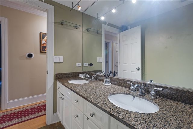 714 W Melrose Street 4E, Chicago, IL 60657