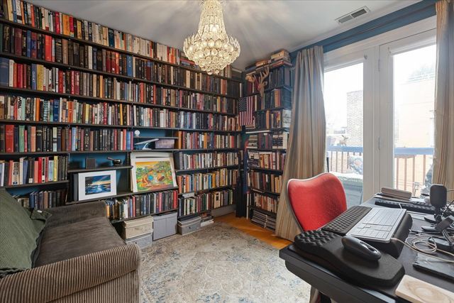 714 W Melrose Street 4E, Chicago, IL 60657