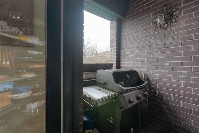 714 W Melrose Street 4E, Chicago, IL 60657