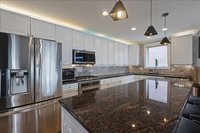 714 W Melrose Street 4E, Chicago, IL 60657