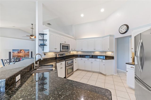 905 NW 28th PL, Cape Coral, FL 33993