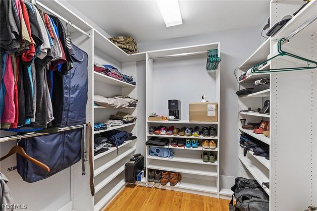 905 NW 28th PL, Cape Coral, FL 33993