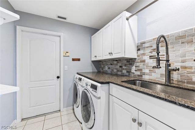 905 NW 28th PL, Cape Coral, FL 33993