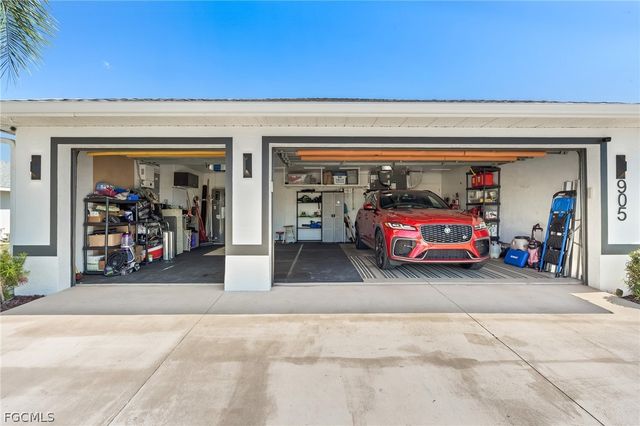 905 NW 28th PL, Cape Coral, FL 33993