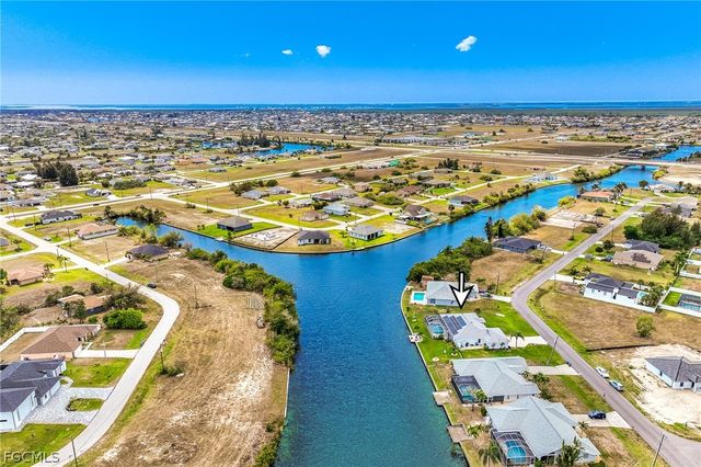 905 NW 28th PL, Cape Coral, FL 33993