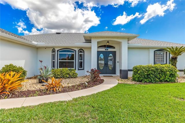 905 NW 28th PL, Cape Coral, FL 33993