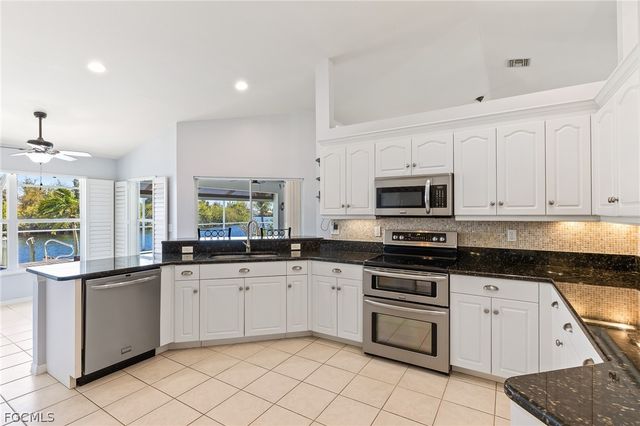 905 NW 28th PL, Cape Coral, FL 33993