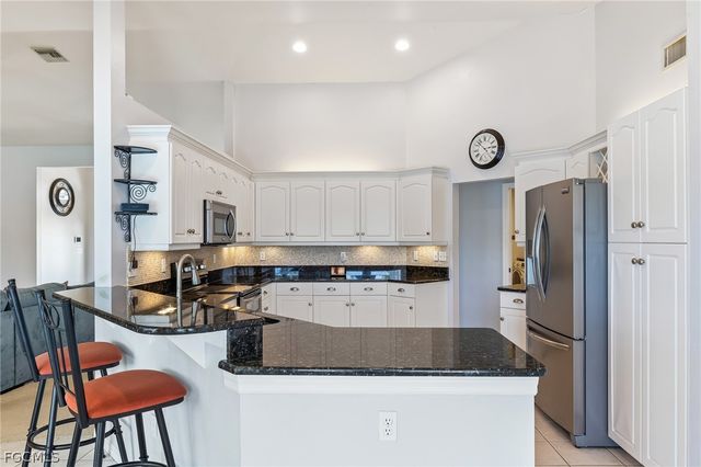 905 NW 28th PL, Cape Coral, FL 33993