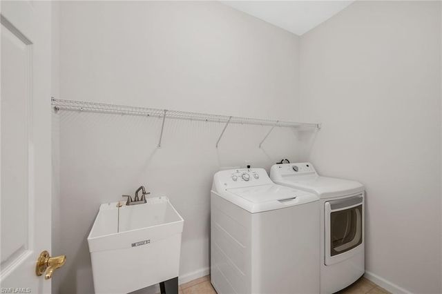 3945 Deer Crossing CT 202, Naples, FL 34114