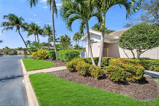 3945 Deer Crossing CT 202, Naples, FL 34114